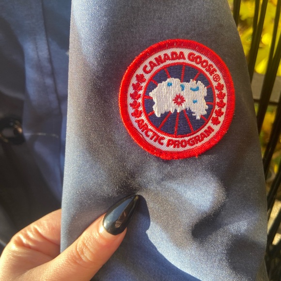 Small Canada Goose Rossclair Parka - Picture 7 of 16